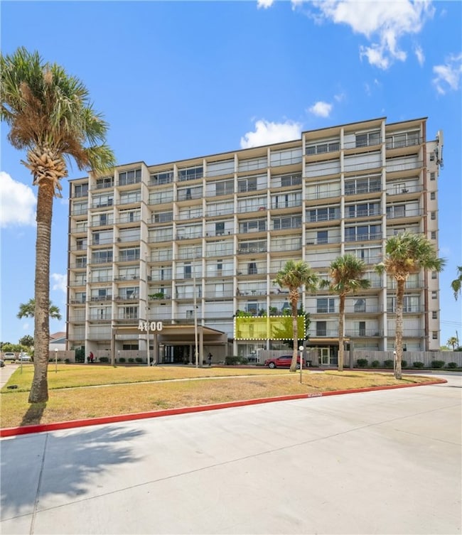 Forty Six Hundred unit 206, Corpus Christi, TX 78412 - photo 2