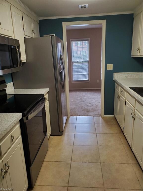 Kitchen oopening to dining room