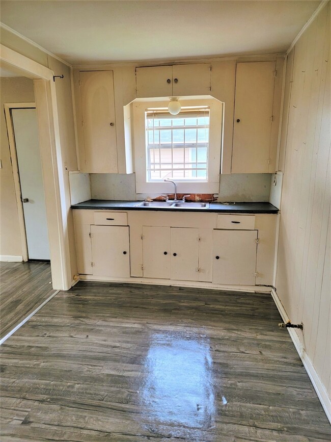 8333 Lanewood Dr, Houston, TX 77016 - photo 3