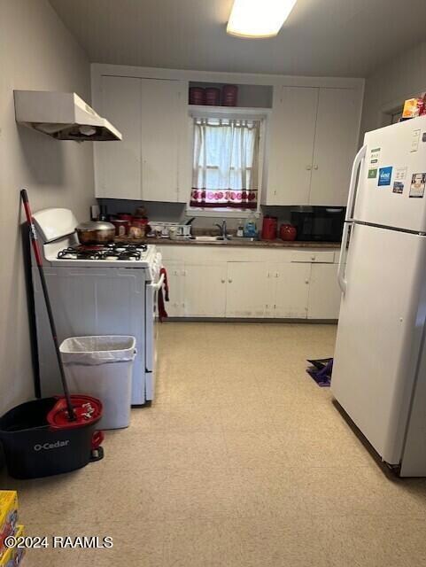 203 Carlton kitchen