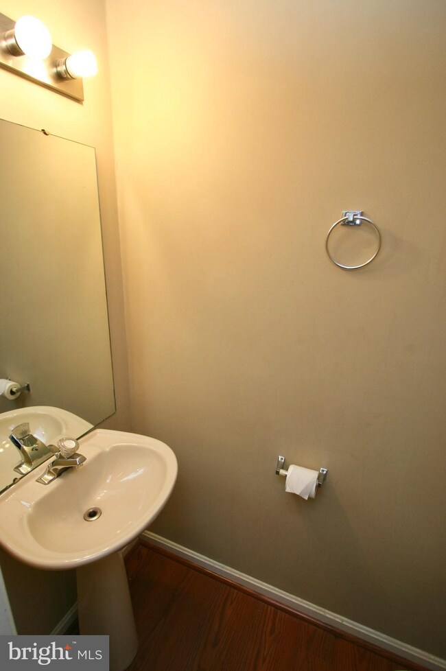 1322 Dillon Ct, Capitol Heights, MD 20743 - photo 5