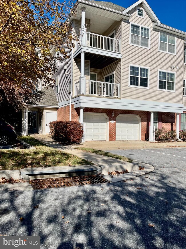 9673 Devedente Dr unit 201, Owings Mills, MD 21117 - photo 2