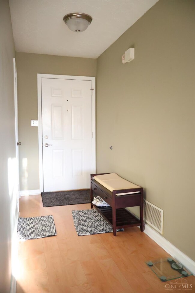 6331 Lakota Meadows Dr, Liberty Township, OH 45044 - photo 2