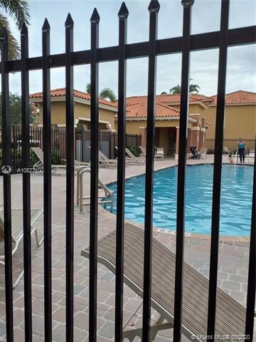 unlisted-address, Pembroke Pines, FL 33025 - photo 5