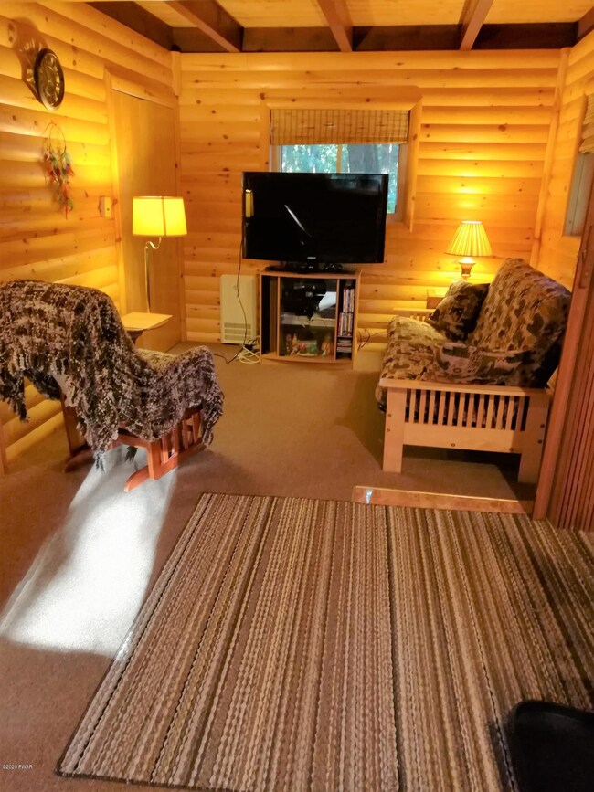 237 Washington Dr, Dingmans Ferry, PA 18328 - photo 3