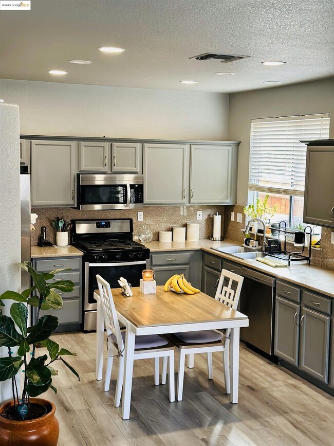 4519 Twin Creeks Ct, Tracy, CA 95377 - photo 3