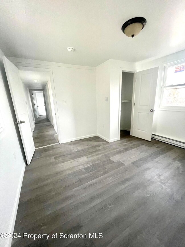 347 Roberts Ct, Scranton, PA 18504 - photo 2