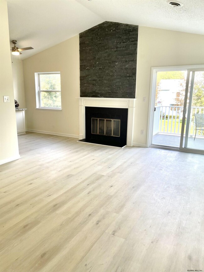 607 Cambridge Manor Dr unit 607, Schenectady, NY 12302 - photo 4