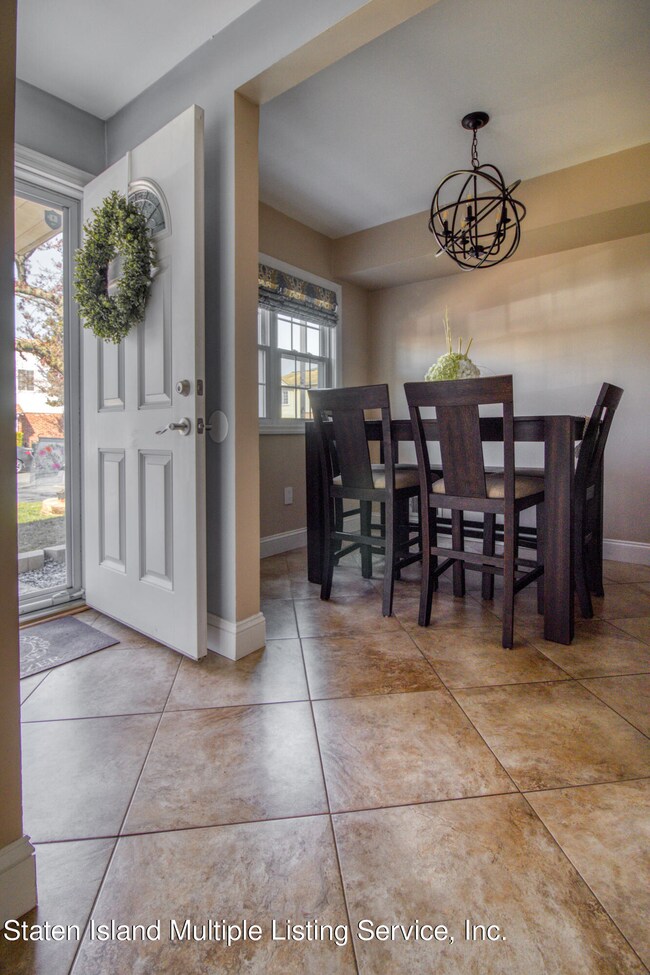 7 Revere Ln unit D, Staten Island, NY 10306 - photo 4
