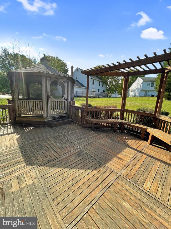 800 Cypress Point Cir, Bowie, MD 20721 - photo 4