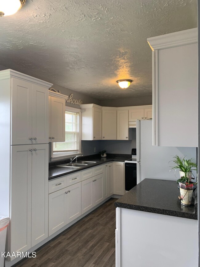2154OuterKitchen