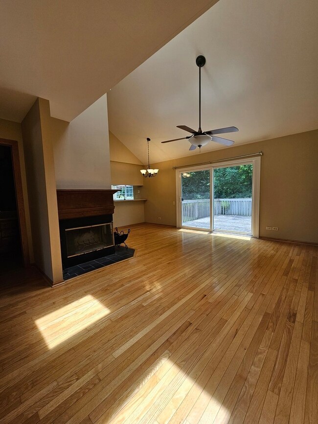 2037 Teton Pkwy unit 1, Algonquin, IL 60102 - photo 3