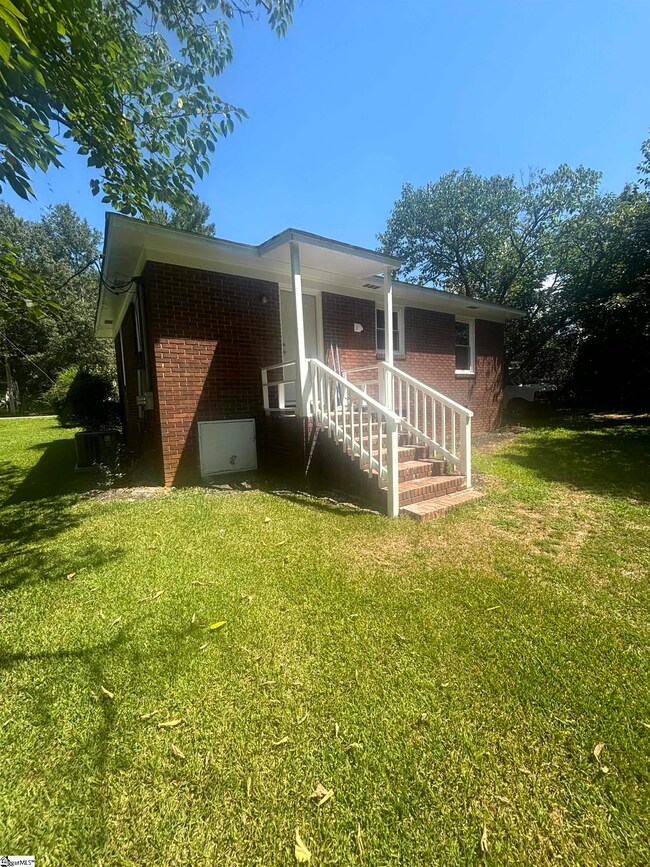 910 E Whitner St, Anderson, SC 29624 - photo 4