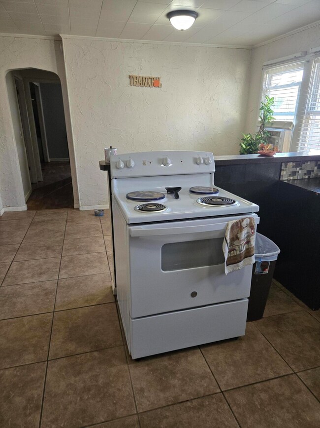 611 S Harrison Ave, Aurora, MO 65605 - photo 5