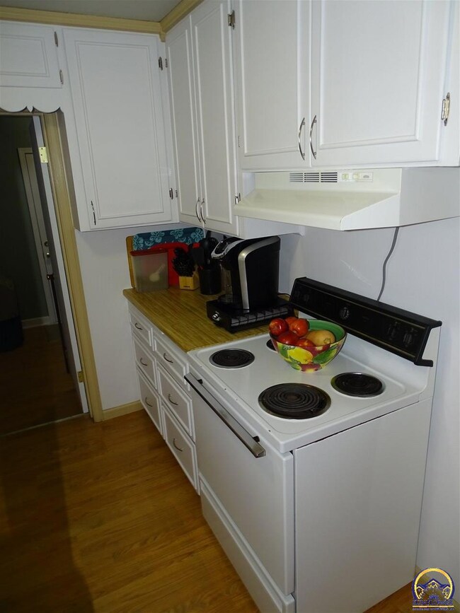 600 SW Vesper Ave, Topeka, KS 66606 - photo 7