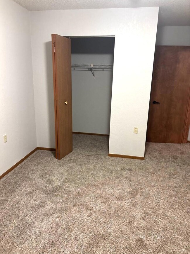 1421 Lake Ave NW unit 406, Willmar, MN 56201 - photo 6