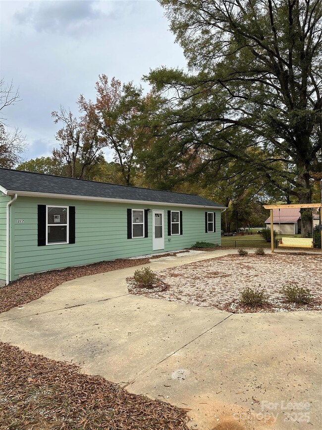 317 W Newton St, Spencer, NC 28159 - photo 2
