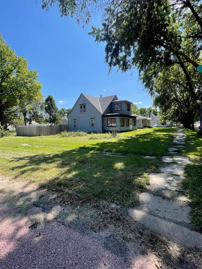 335 Windom St, Orchard, NE 68764 - photo 4