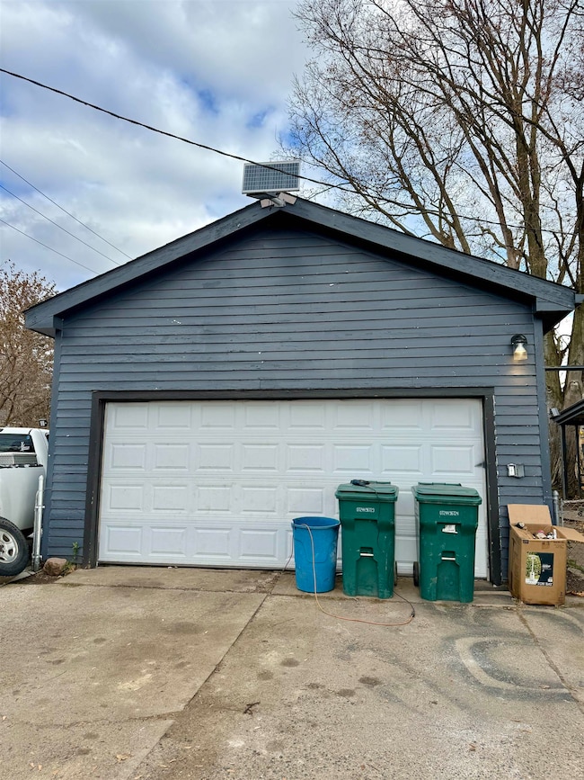 1138 W Oregon St, Lapeer, MI 48446 - photo 3