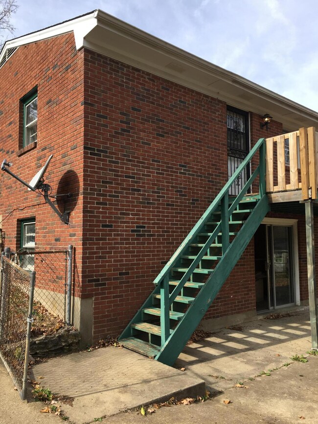 8508 Hudson Ln, Louisville, KY 40291 - photo 4