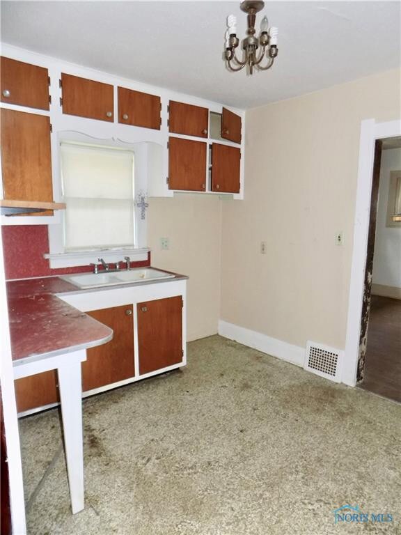 2021 Brussels St, Toledo, OH 43613 - photo 4