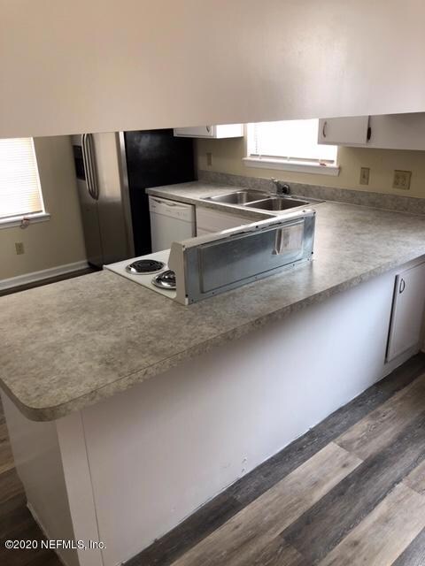 2544 Hidden Village Dr, Jacksonville, FL 32216 - photo 4