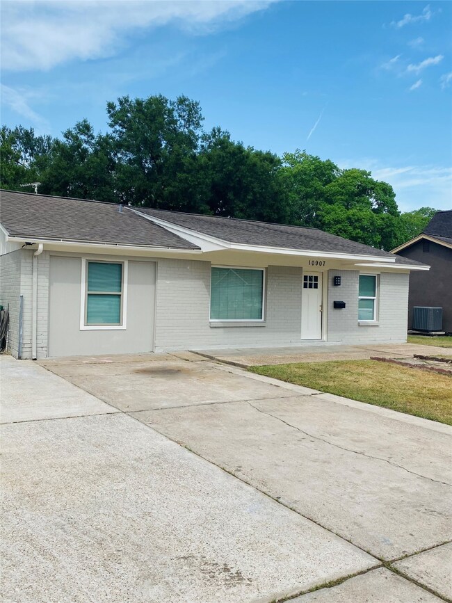 10907 Keese Dr, Houston, TX 77089 - photo 3