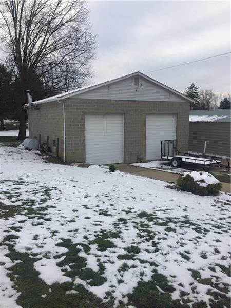 ENJOY THE SPACE & AMENITIES OF THIS OVERSIZED DETA