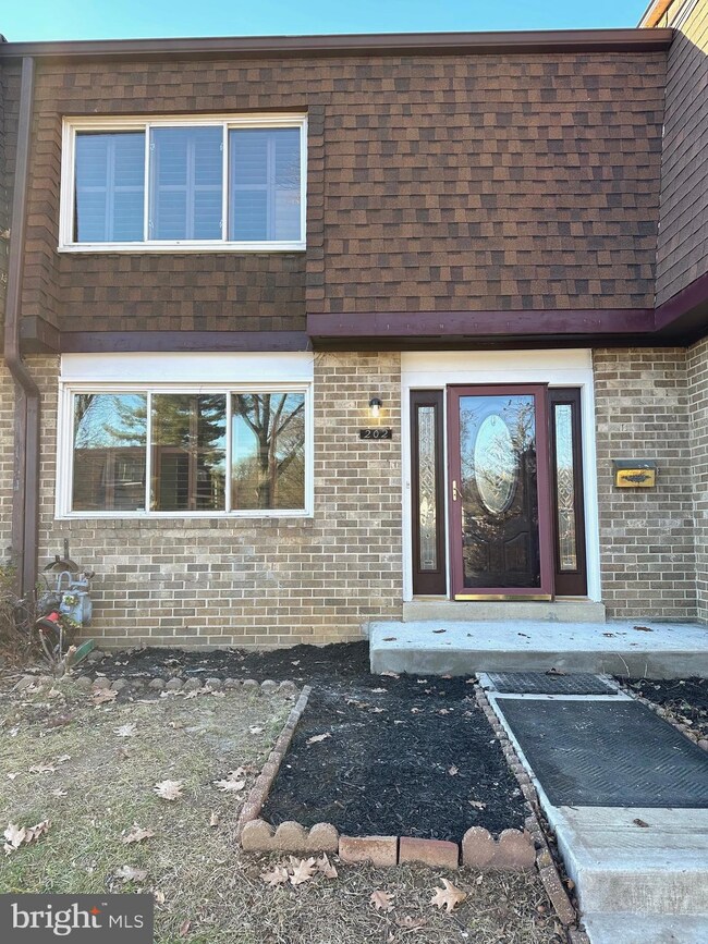 202 W Deer Park Rd, Gaithersburg, MD 20877 - photo 2