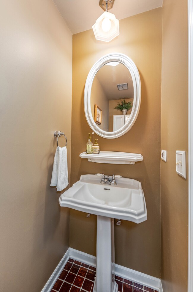 1/2 Bath