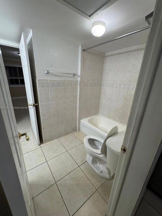 Kendall Lakes Towers unit 608, Miami, FL 33193 - photo 5