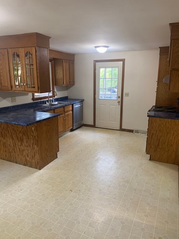 30 Farm St, Bellingham, MA 02019 - photo 2