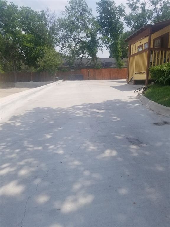 220 NE 4th St, Grand Prairie, TX 75050 - photo 3