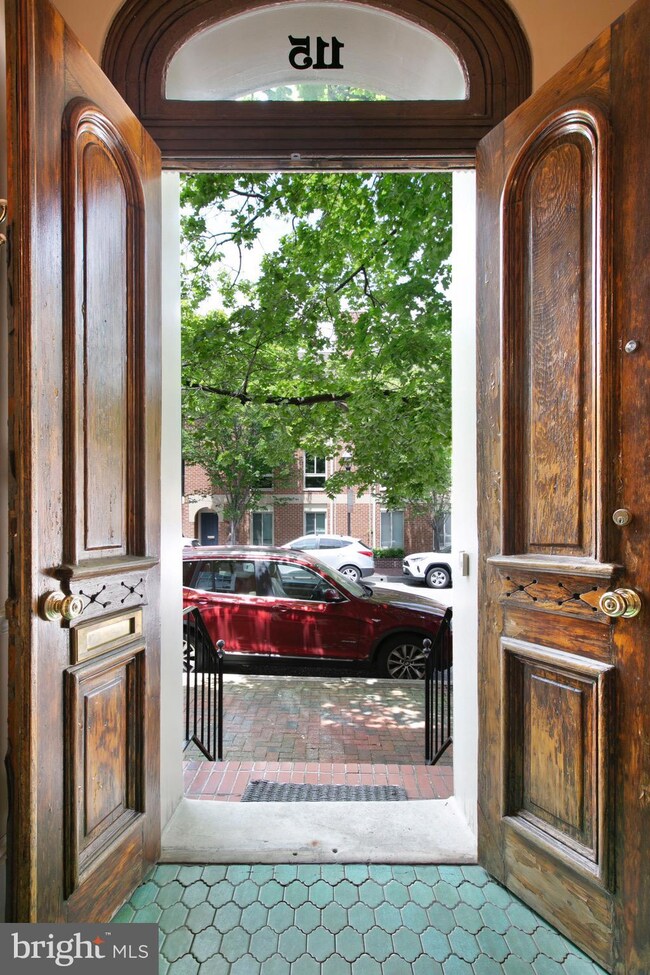 115 W Barre St, Baltimore, MD 21201 - photo 4