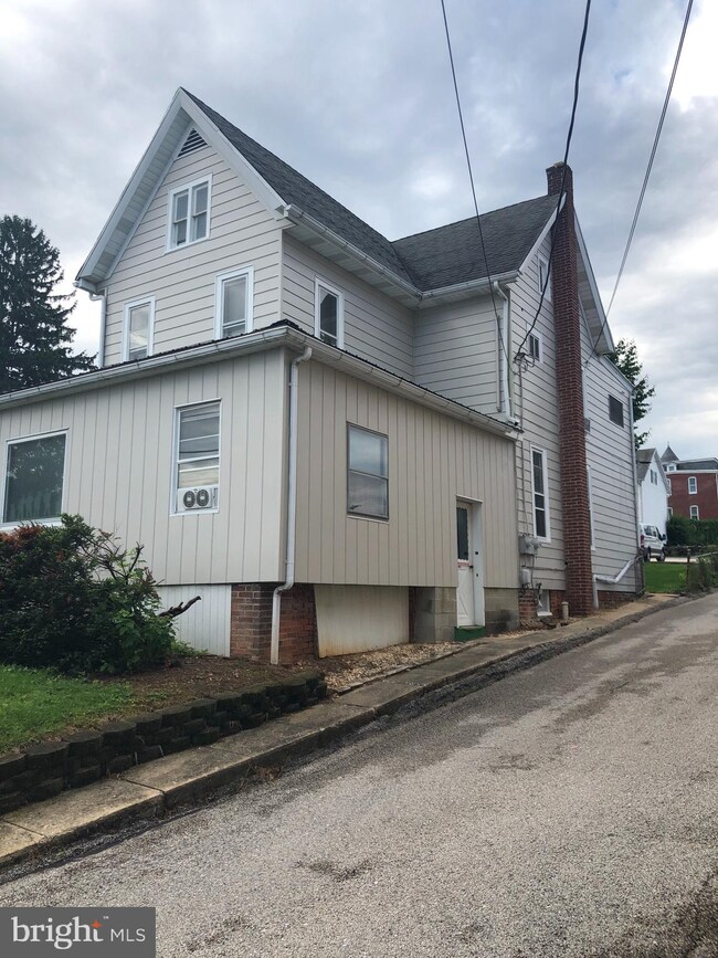 34 W Maple St, Dallastown, PA 17313 - photo 5