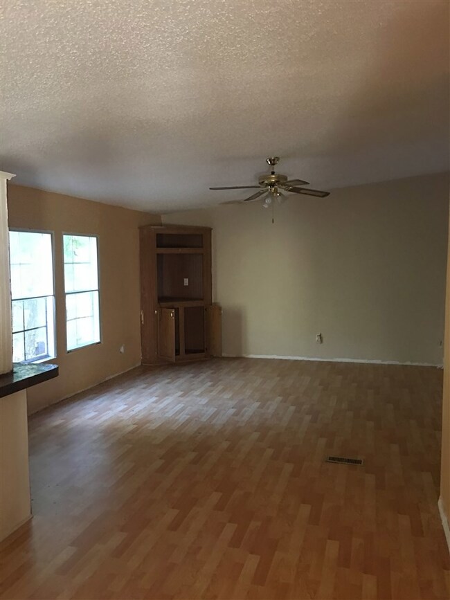 17 Franklin Dr, Crawfordville, FL 32327 - photo 4