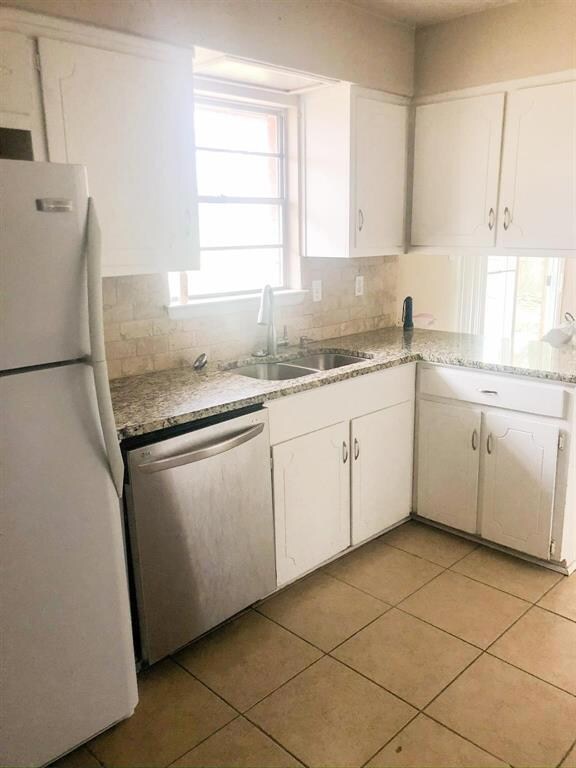 33 Somerset Terrace, Bedford, TX 76022 - photo 2