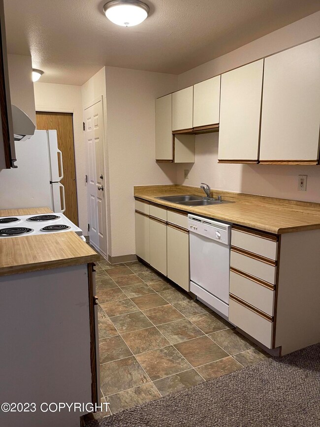 3560 W Dimond Blvd unit A3, Anchorage, AK 99502 - photo 6