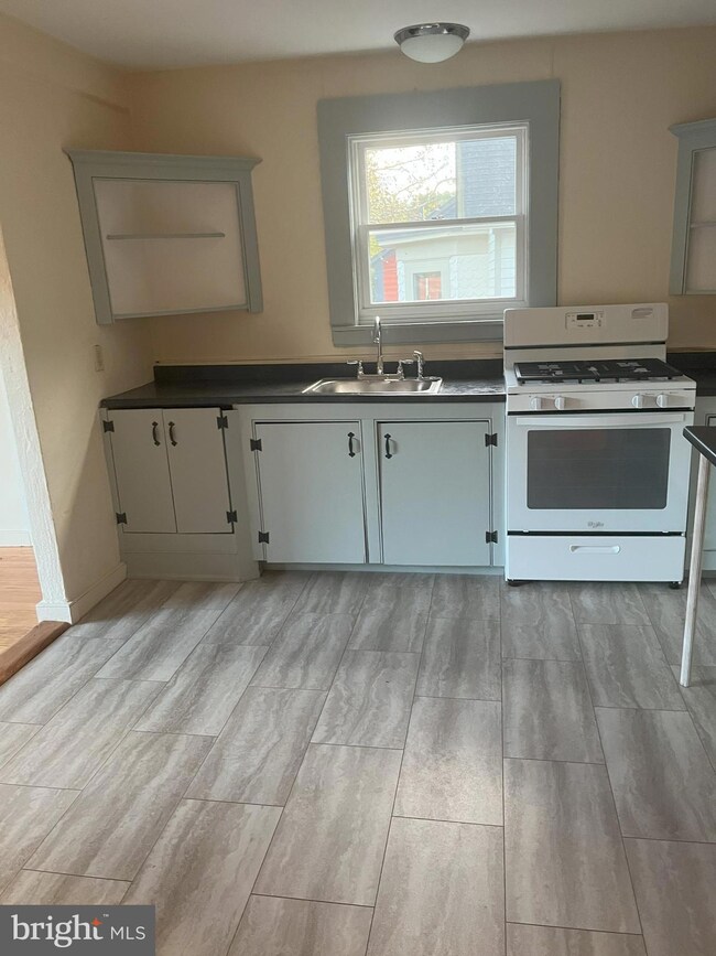 13 Bridge St unit 2, Stockton, NJ 08559 - photo 3