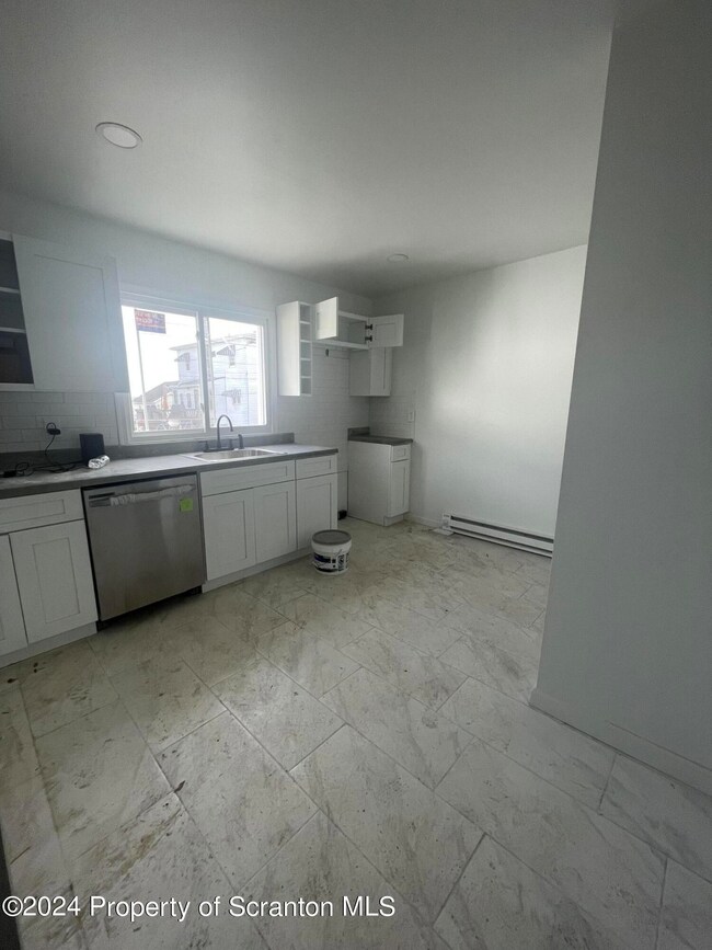 347 Roberts Ct, Scranton, PA 18504 - photo 6