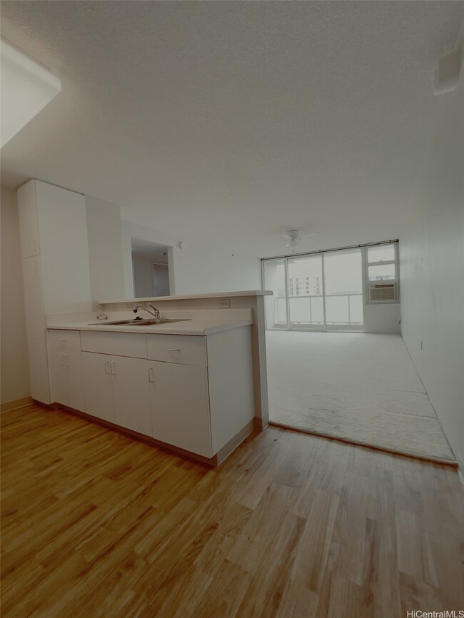 Low maintenance floor in kitchen and space saving