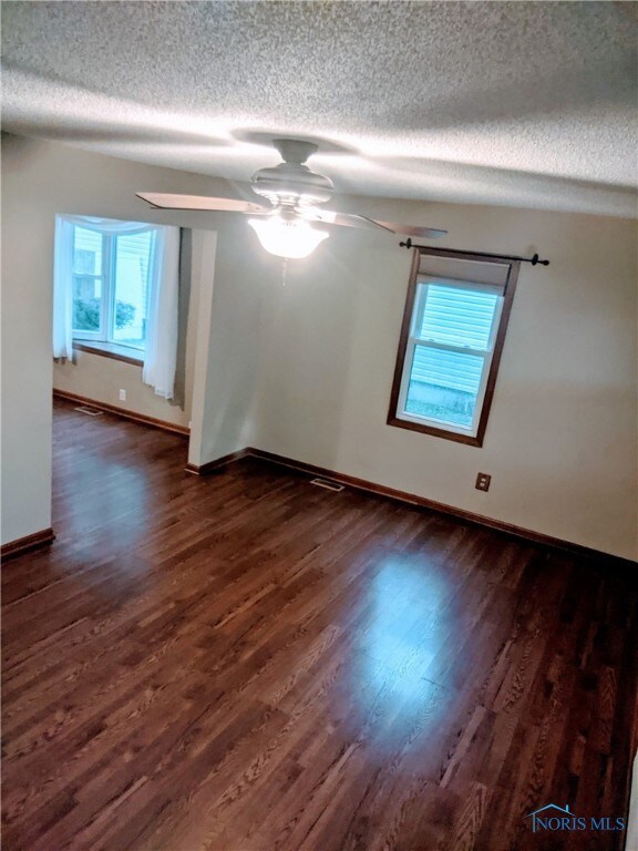 507 Lime St, Woodville, OH 43469 - photo 3