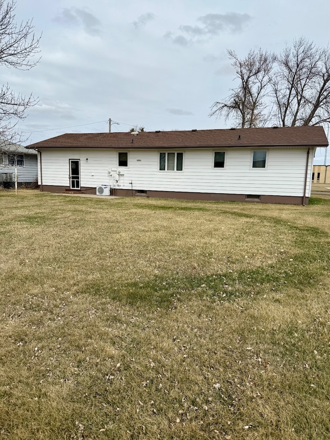 209 S Badger St, Wishek, ND 58495 - photo 2