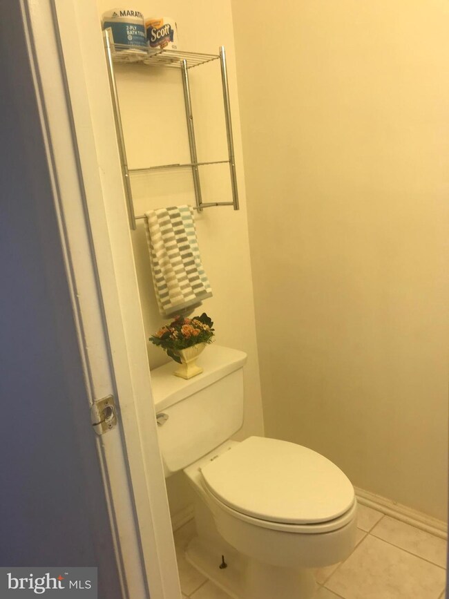 10271 Arizona Cir, Bethesda, MD 20817 - photo 6