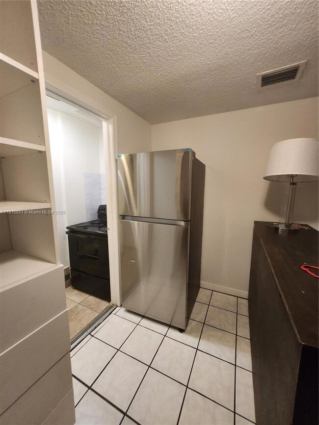 1201 NE 148th St unit B, Miami, FL 33161 - photo 5