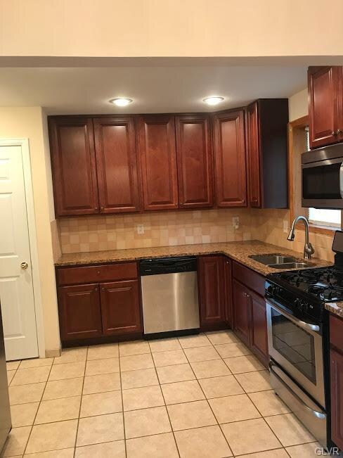 311 Kay Dr, Whitehall, PA 18052 - photo 7