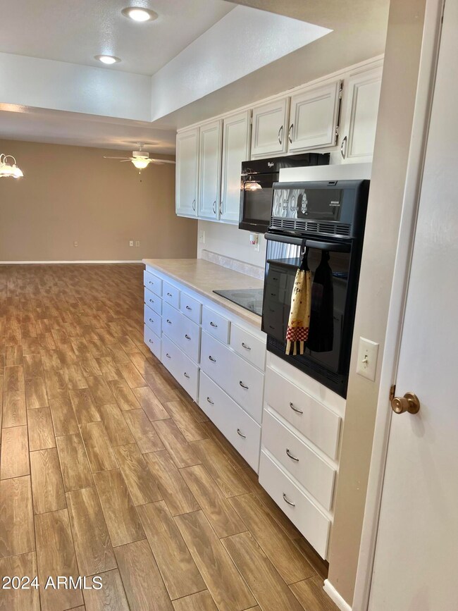 9506 W Lindgren Ave unit 55, Sun City, AZ 85373 - photo 4