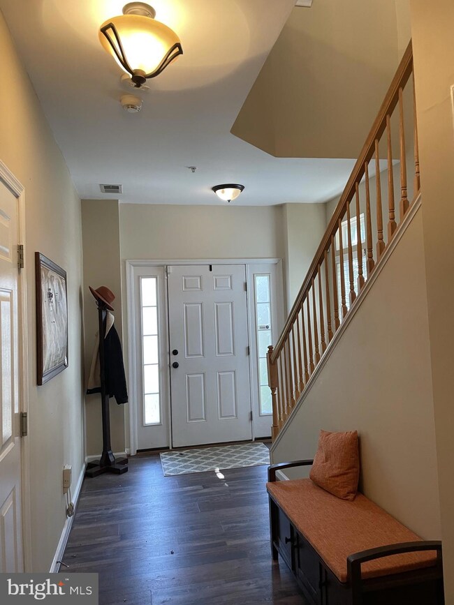 9128 Aventon Ct, Lorton, VA 22079 - photo 2