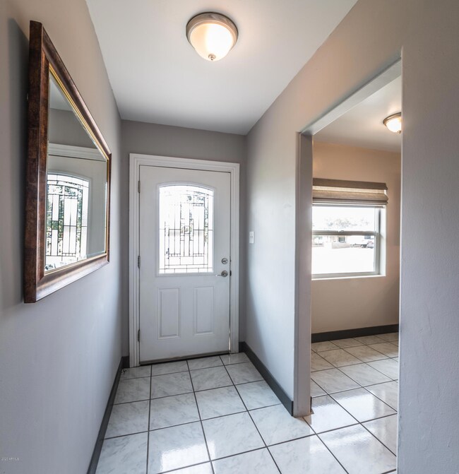ENTRY - 6043 N 17th St