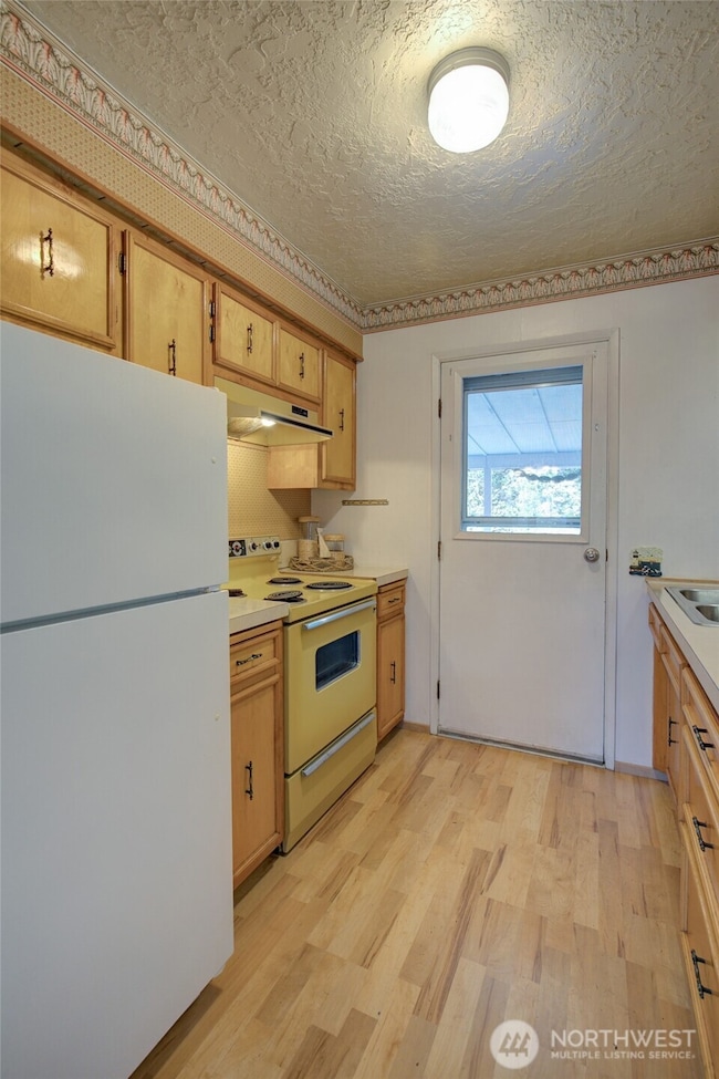 Classic Harvest Gold stove